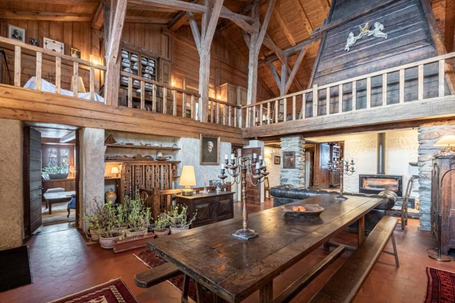 Historic Farmhouse 5 Bedrooms 2