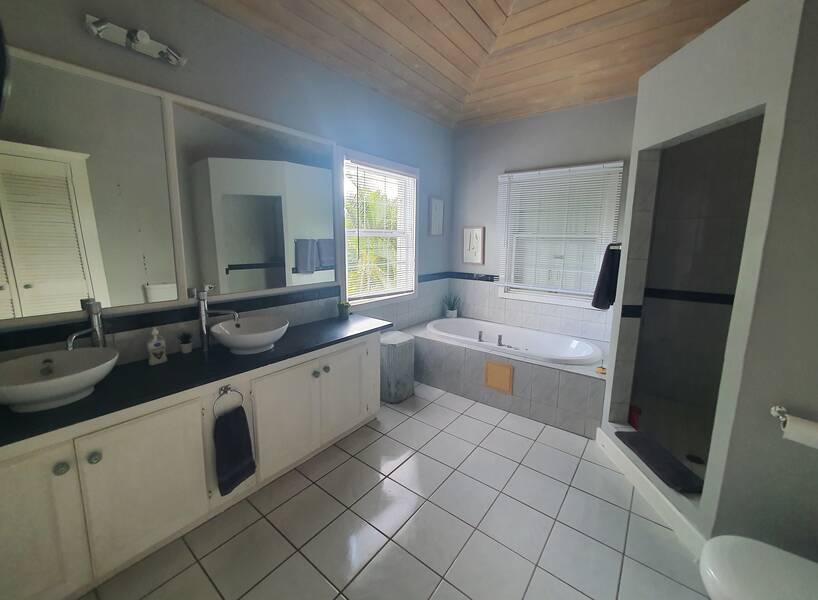 The Eye of Marigot, Marigot Bay 11